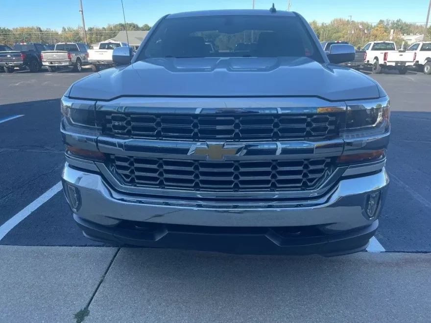 2017 Chevrolet Silverado 1500 LT photo 1