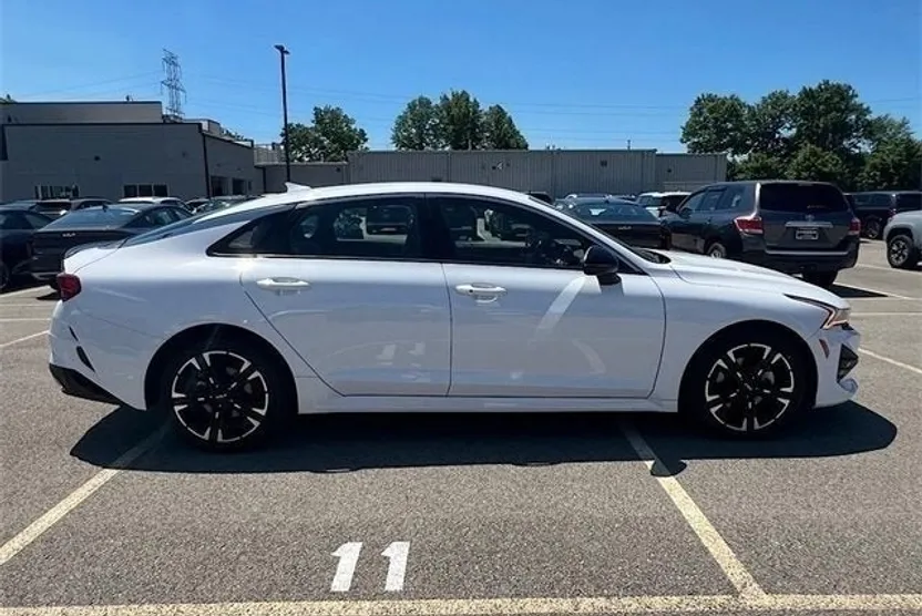 2023 Kia K5 GT-Line photo 1