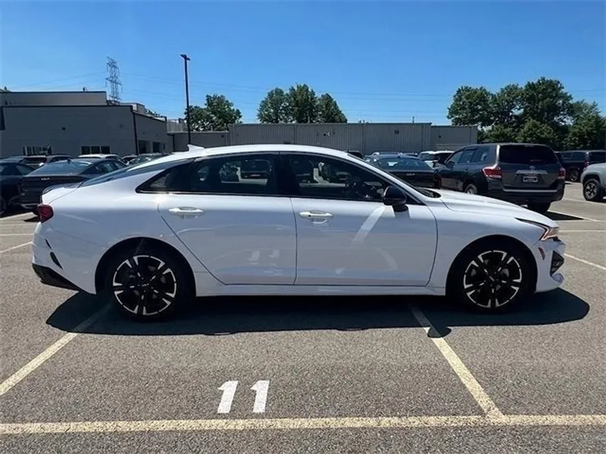 2023 Kia K5 GT-Line photo 1