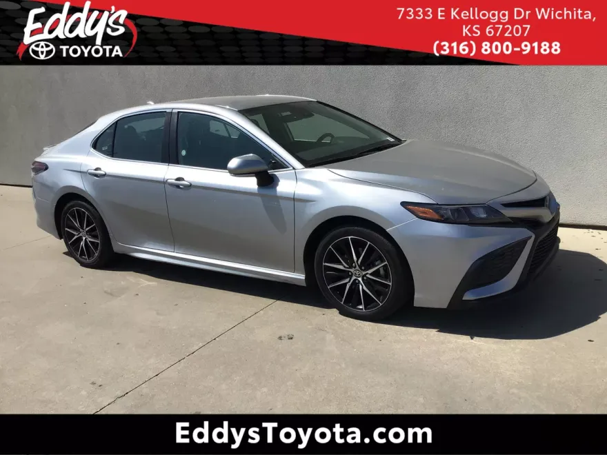 2024 Toyota Camry SE photo 1