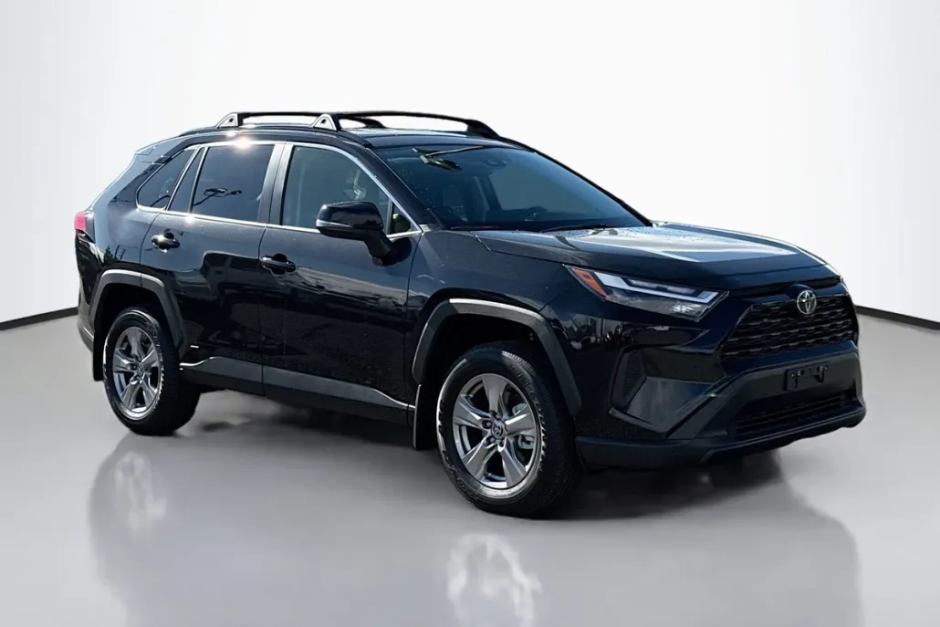 2025 Toyota RAV4 Hybrid LE photo 1