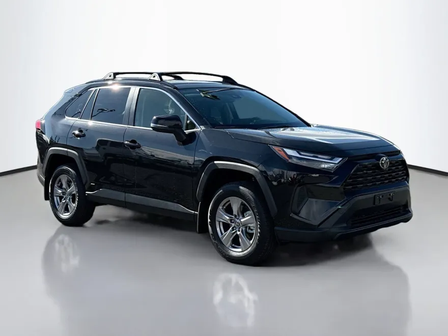 2025 Toyota RAV4 Hybrid LE photo 1