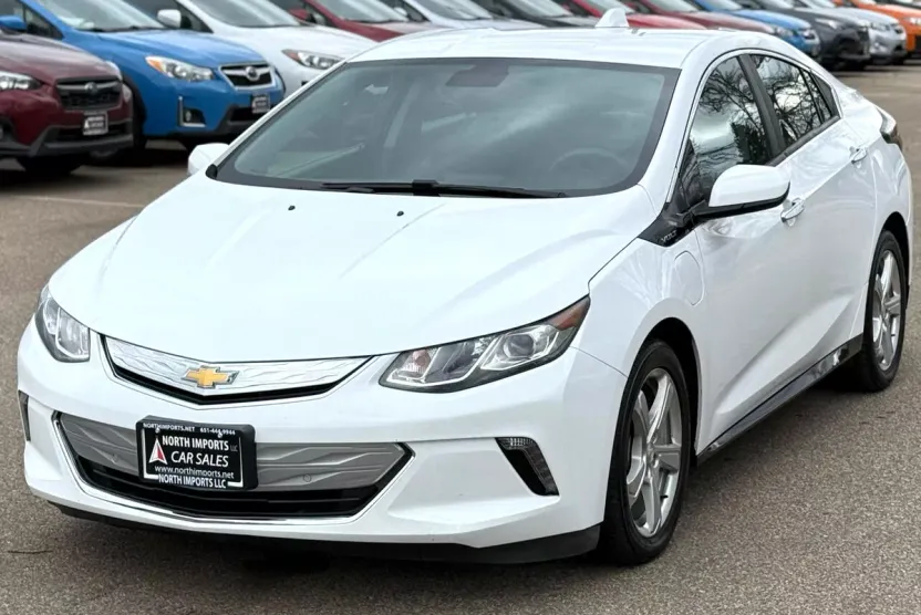 2018 Chevrolet Volt LT photo 1