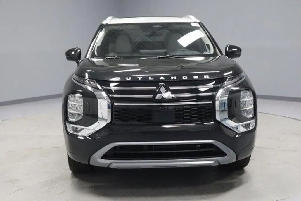 2025 Mitsubishi Outlander Platinum photo 1