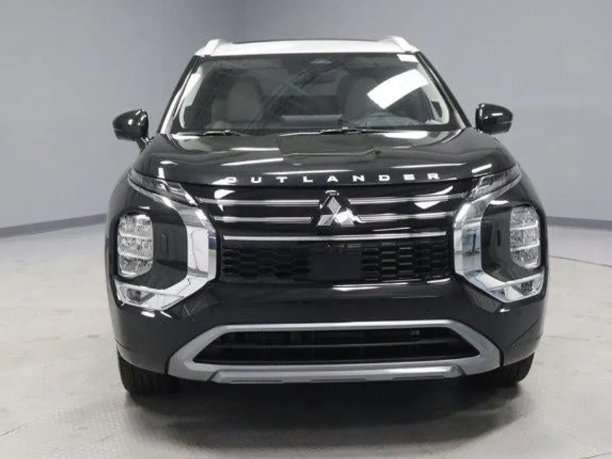 2025 Mitsubishi Outlander Platinum photo 1