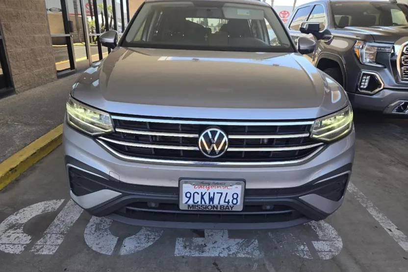 2022 Volkswagen Tiguan S photo 1