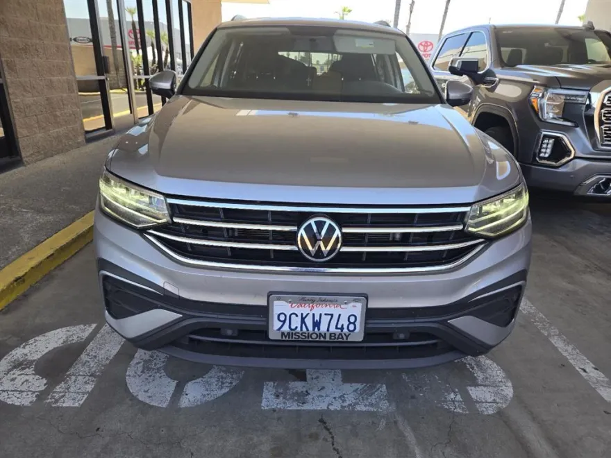 2022 Volkswagen Tiguan S photo 1