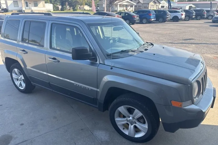 2013 Jeep Patriot Latitude photo 1
