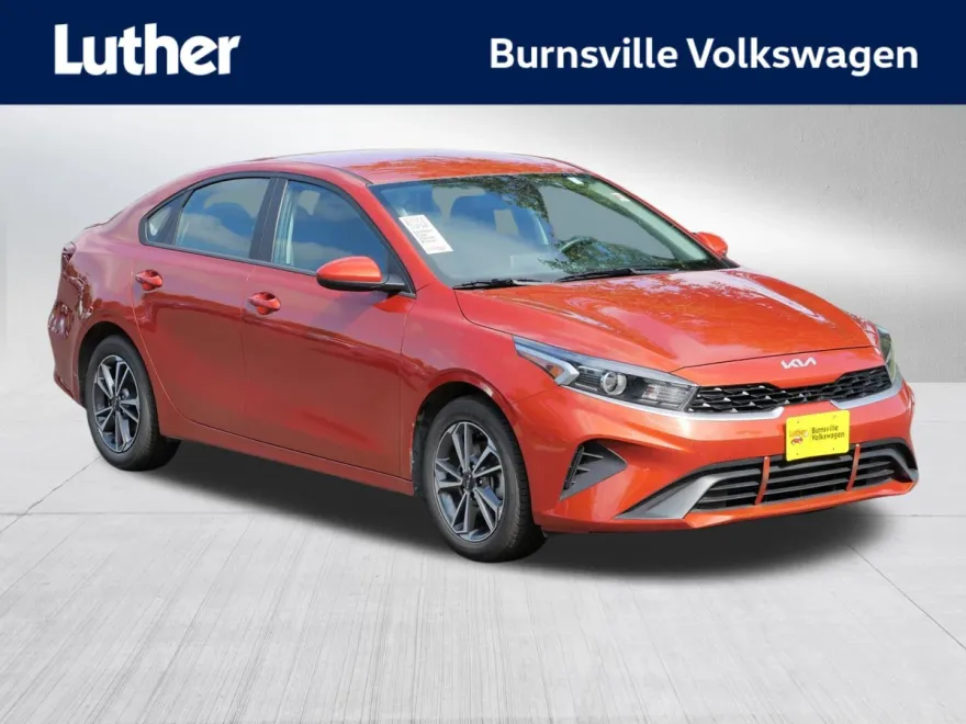 2023 Kia Forte LXS photo 1