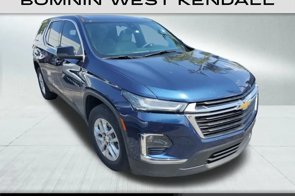 2023 Chevrolet Traverse LS photo 1