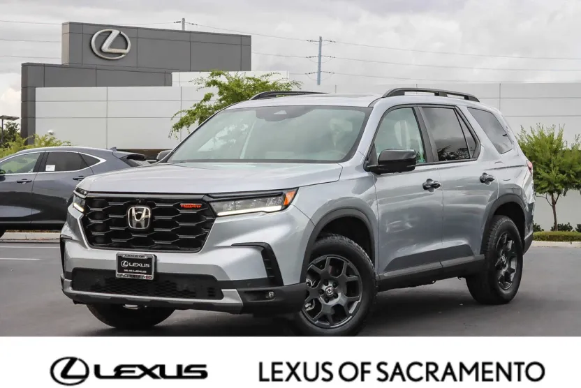 2023 Honda Pilot TrailSport photo 1