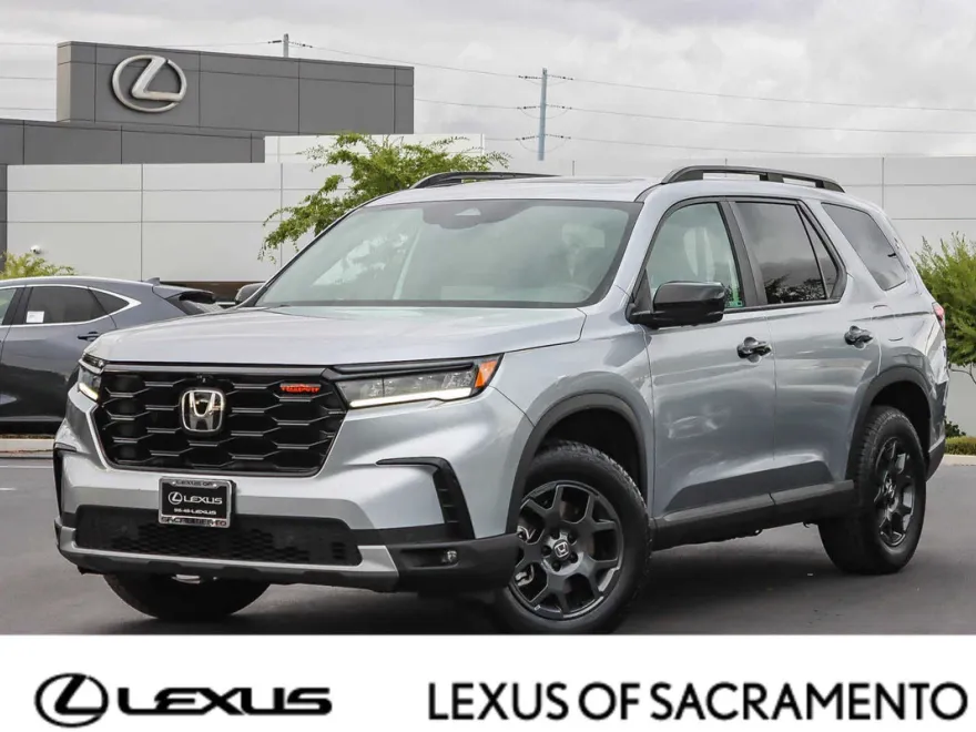 2023 Honda Pilot TrailSport photo 1