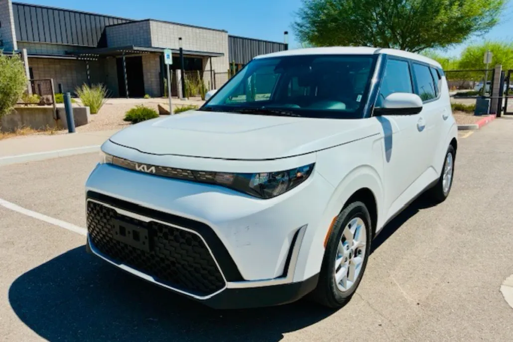 2024 Kia Soul LX photo 1