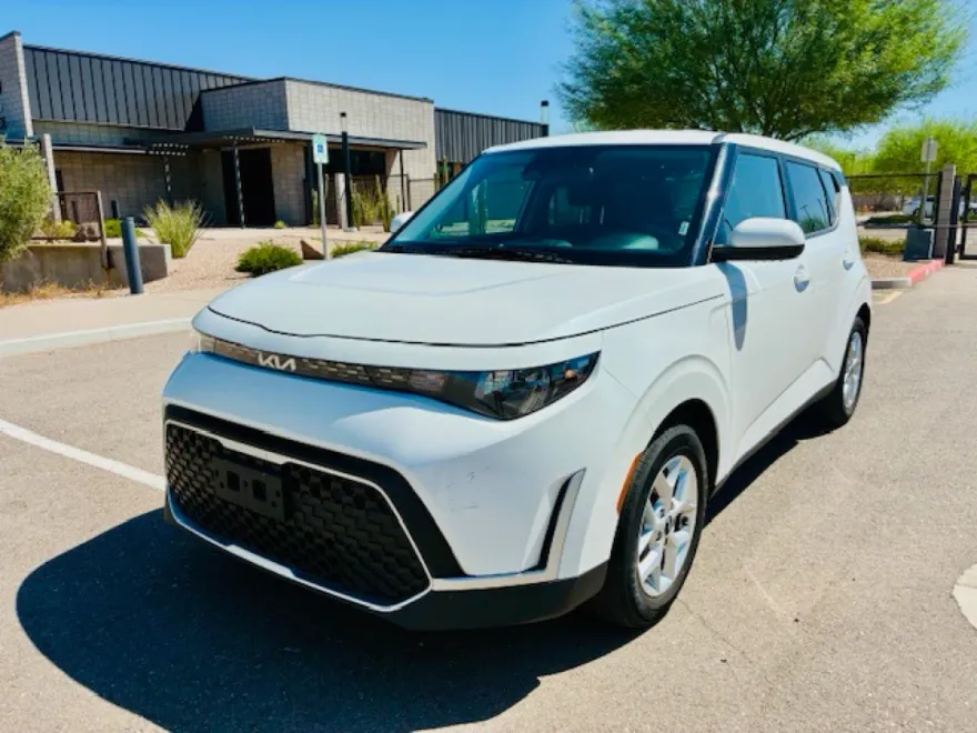 2024 Kia Soul LX photo 1