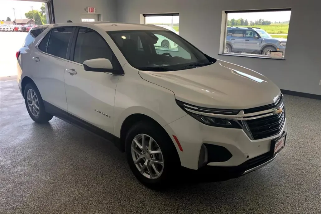 2024 Chevrolet Equinox LT photo 1