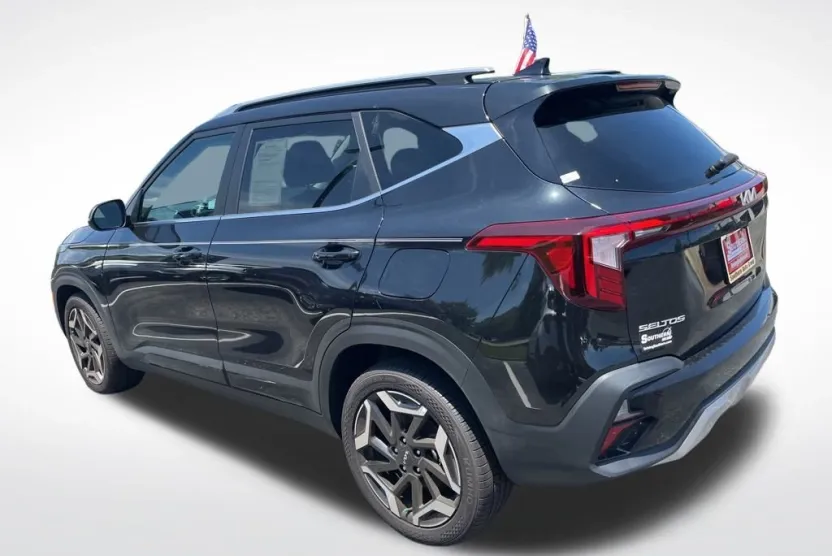 2024 Kia Seltos SX photo 1