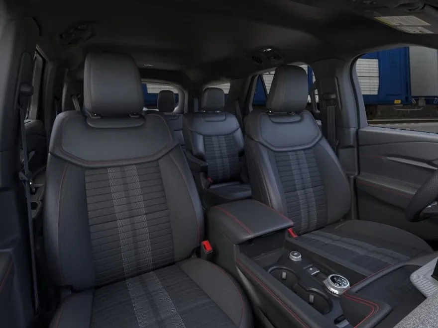 2025 Ford Explorer ST-Line photo 1