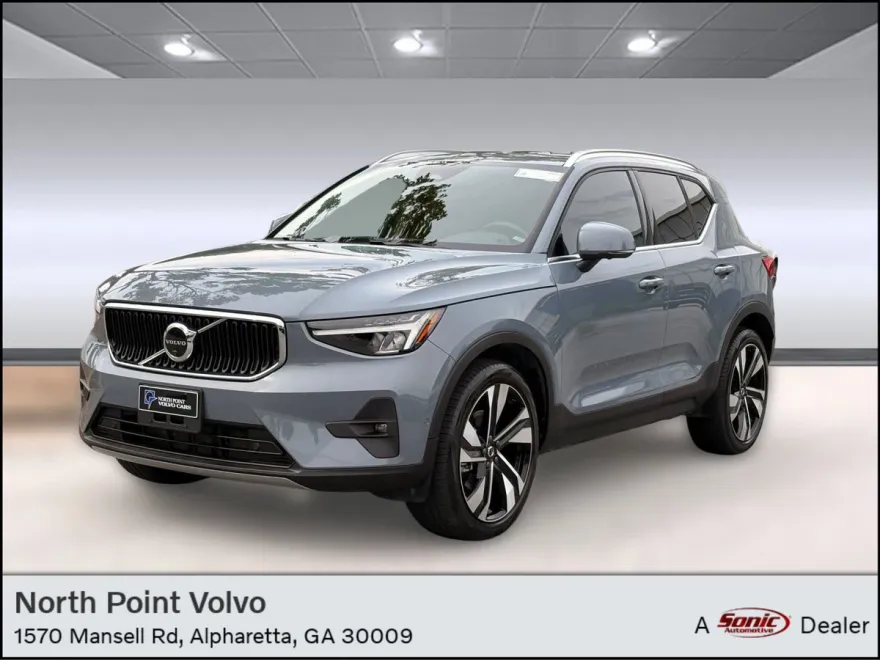 2023 Volvo XC40 AWD Plus photo 1