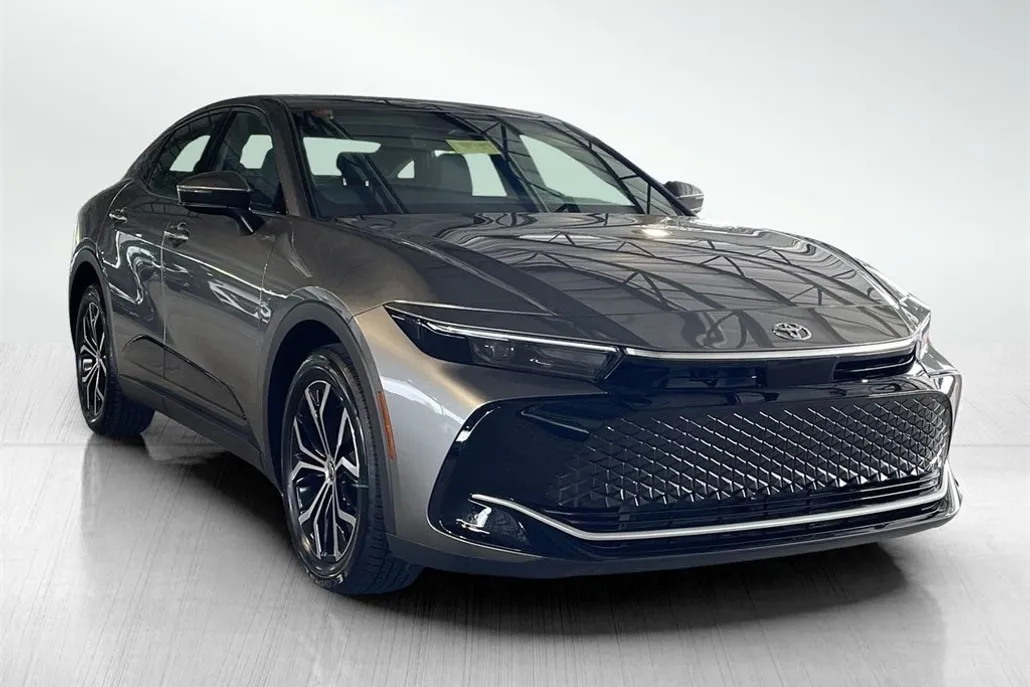 2024 Toyota Crown XLE photo 1