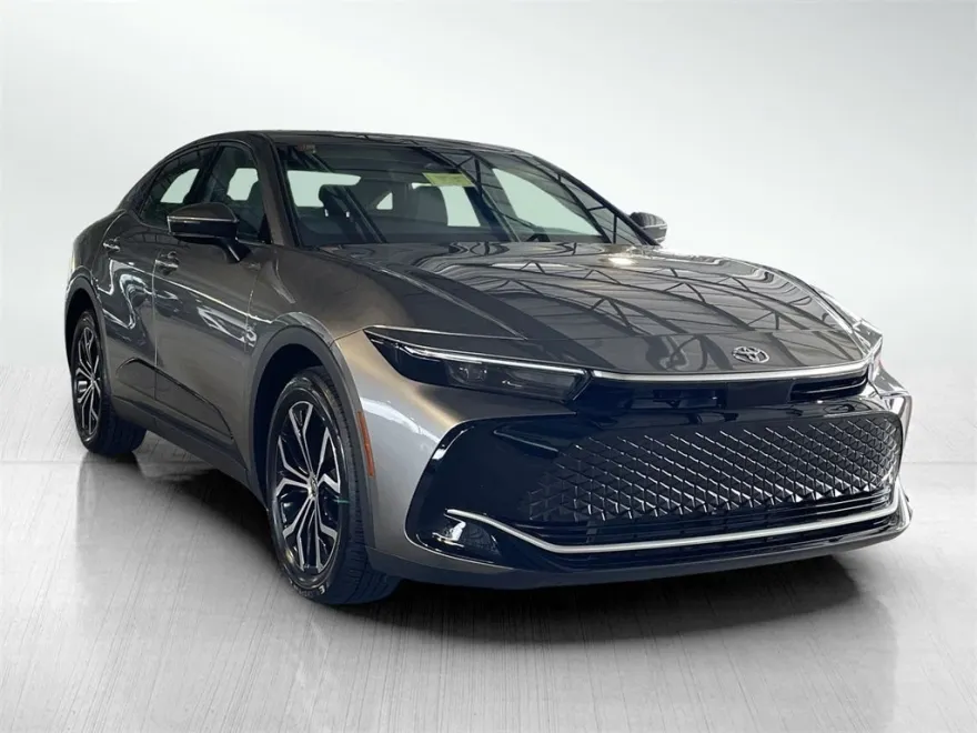 2024 Toyota Crown XLE photo 1