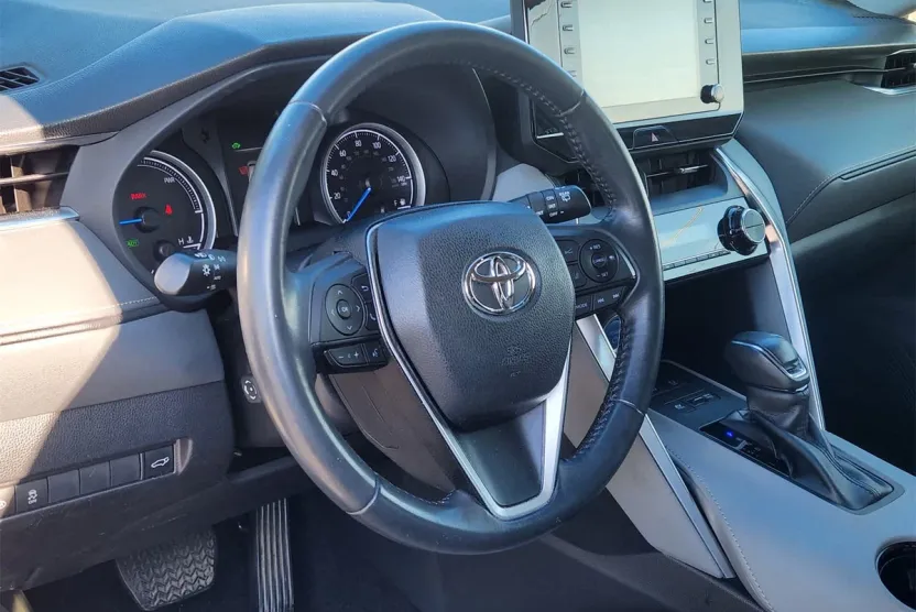 2022 Toyota Venza LE photo 1