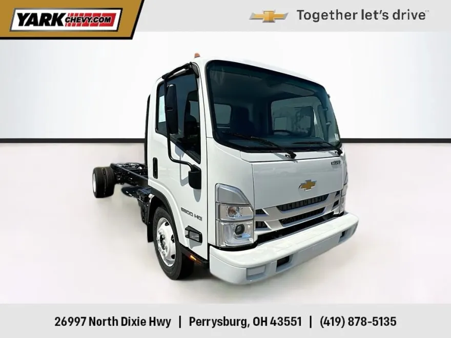 2025 Chevrolet Silverado photo 1