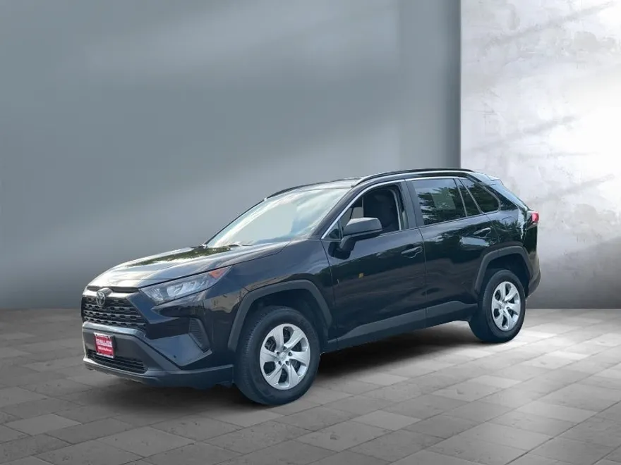 2020 Toyota RAV4 LE photo 1