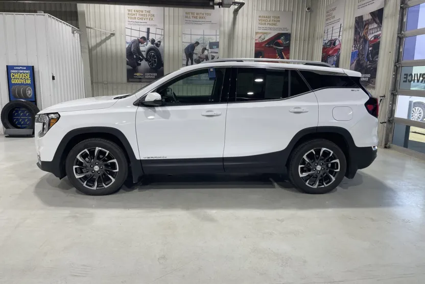 2024 Gmc Terrain SLT photo 1