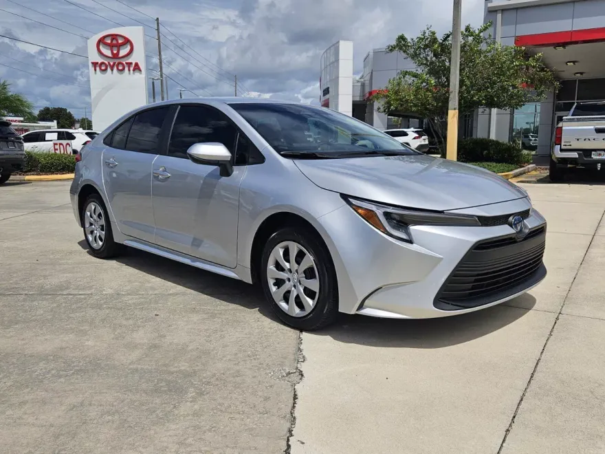 2025 Toyota Corolla Hybrid LE photo 1