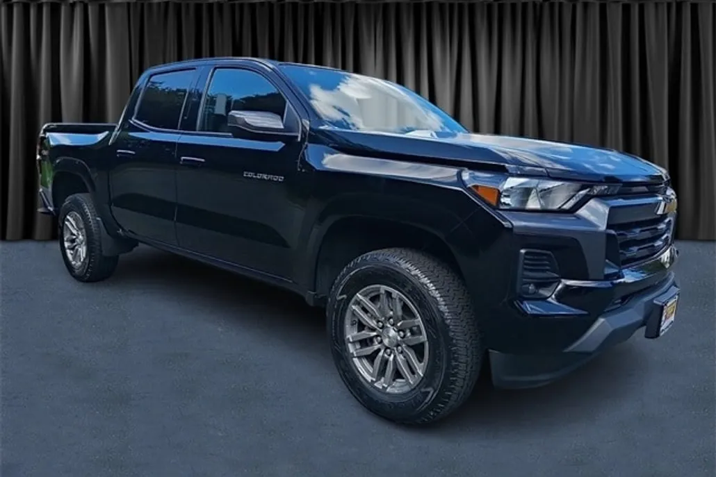 2023 Chevrolet Colorado LT photo 1
