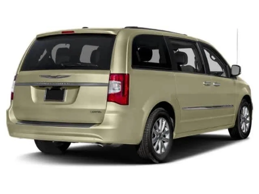 2015 Chrysler Town & Country Limited Platinum photo 1