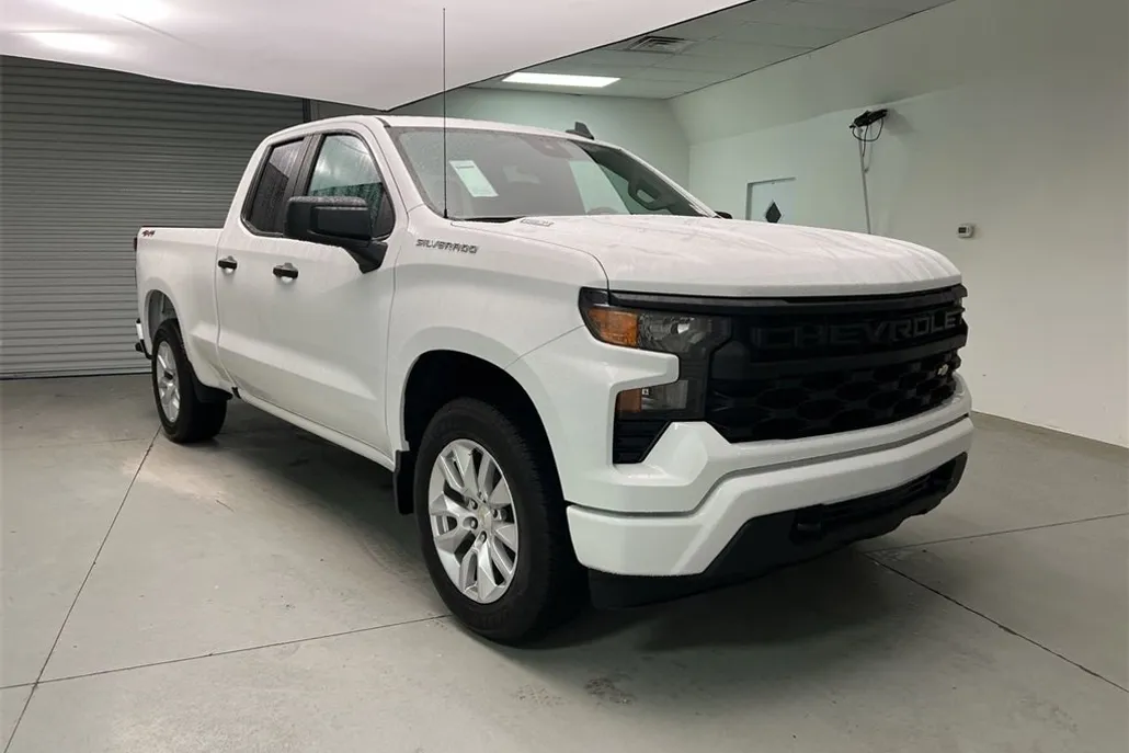 2026 Chevrolet Silverado 1500 Custom photo 1