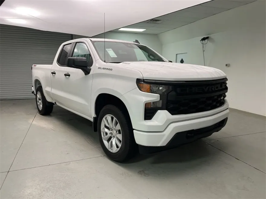 2026 Chevrolet Silverado 1500 Custom photo 1