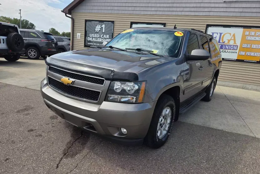 2014 Chevrolet Suburban LT 1500 photo 1