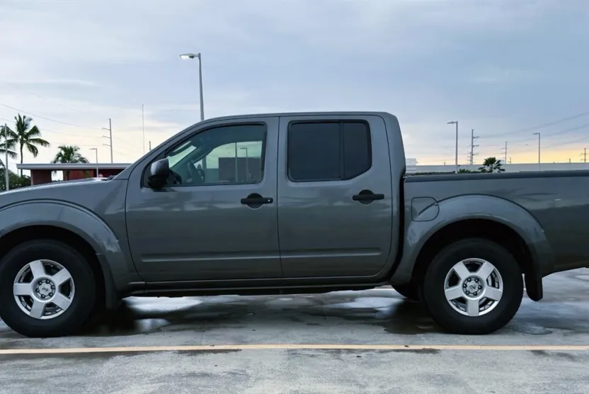 2007 Nissan Frontier LE photo 1