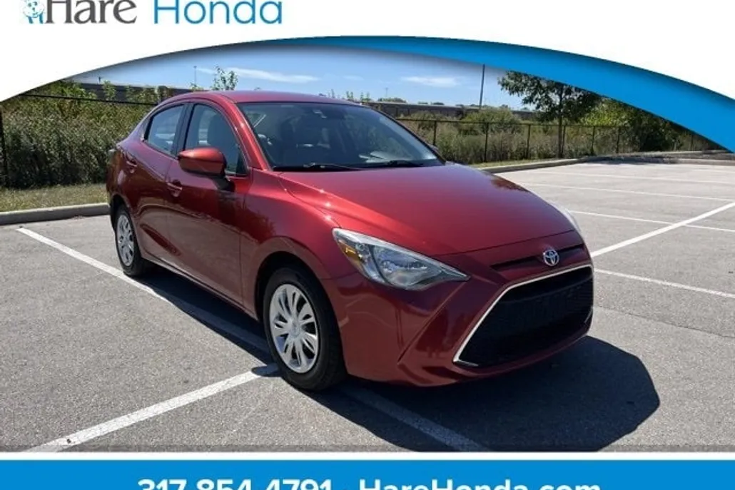 2020 Toyota Yaris L photo 1