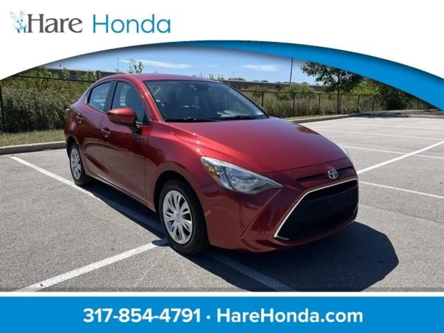 2020 Toyota Yaris L photo 1