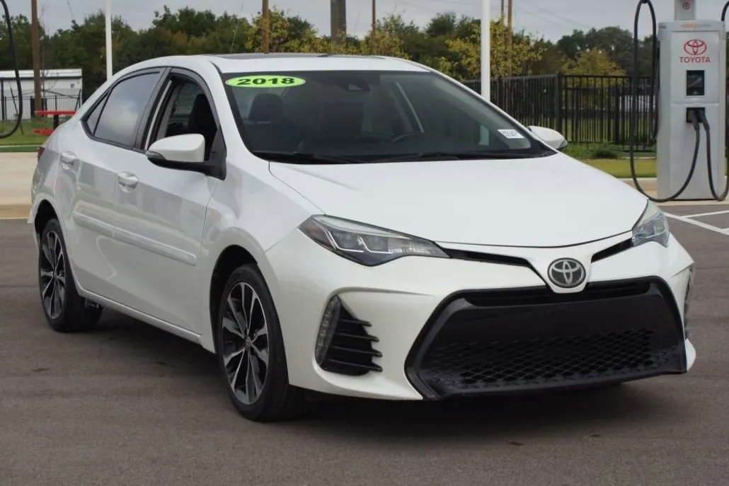 2018 Toyota Corolla XSE photo 1