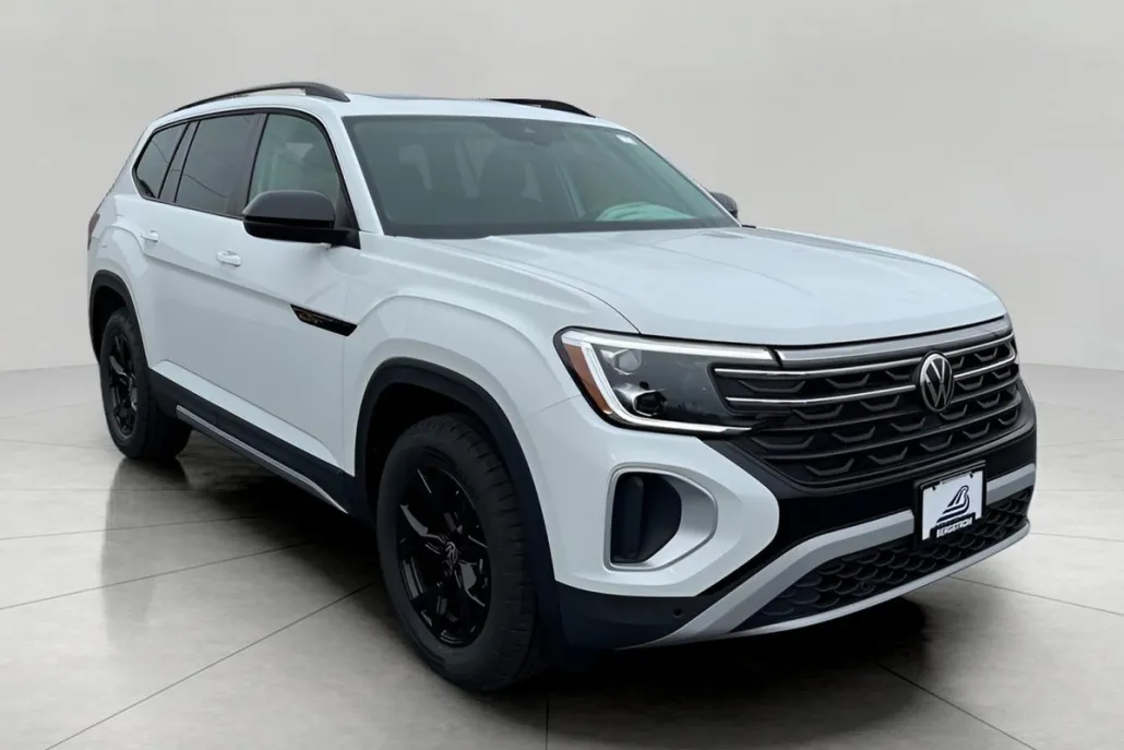 2025 Volkswagen Atlas Peak Edition SE photo 1