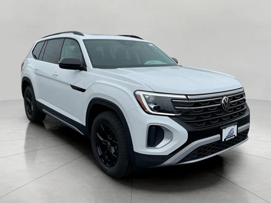 2025 Volkswagen Atlas Peak Edition SE photo 1