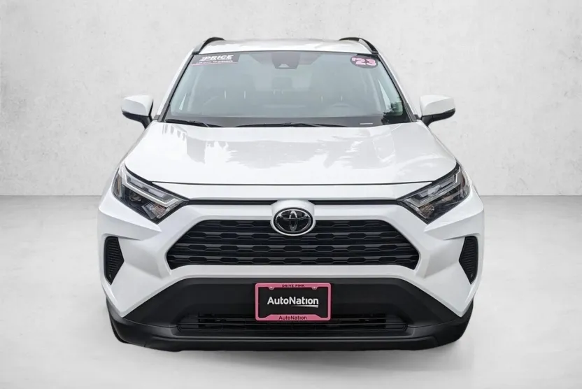 2023 Toyota RAV4 XLE photo 1