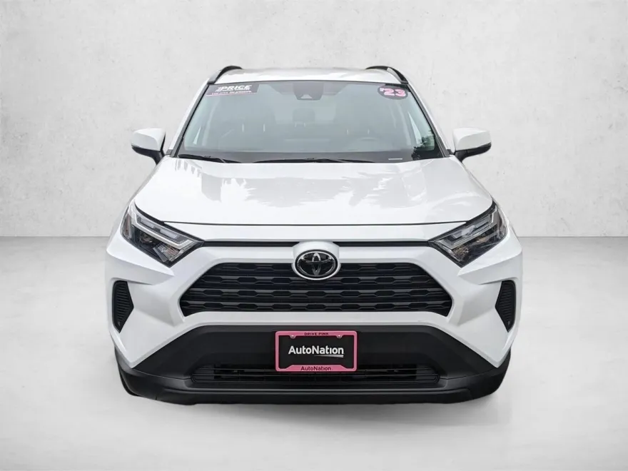 2023 Toyota RAV4 XLE photo 1