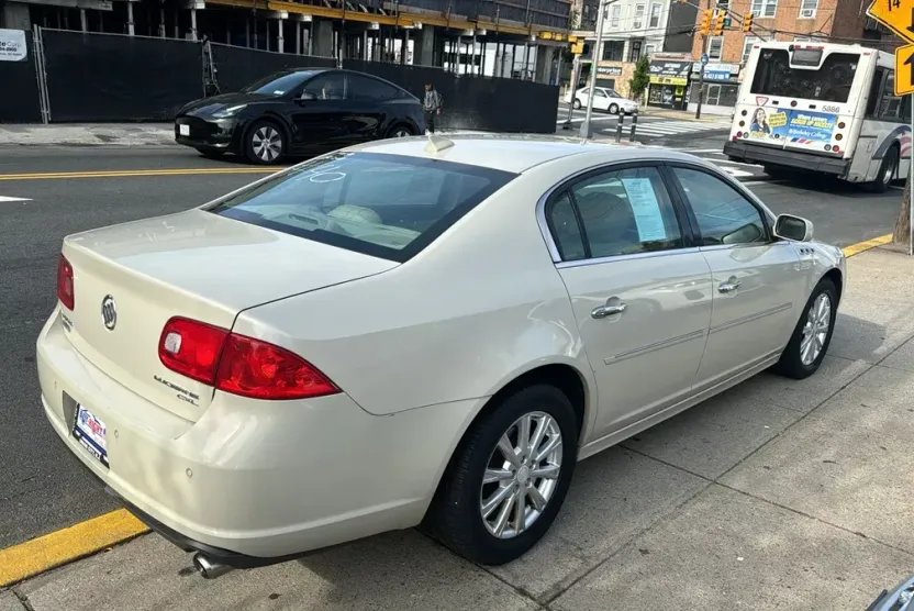 2011 Buick Lucerne CXL photo 1
