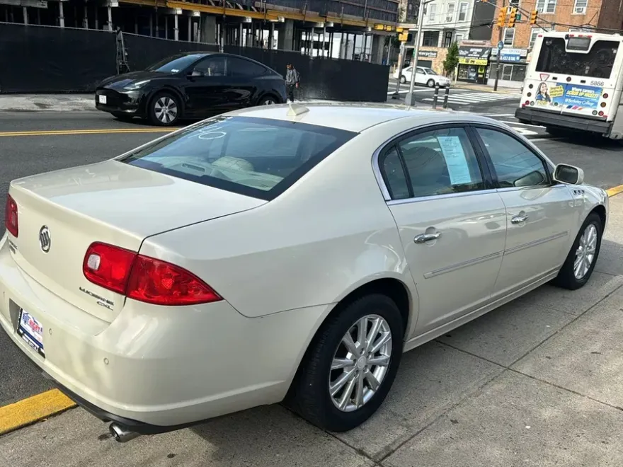 2011 Buick Lucerne CXL photo 1