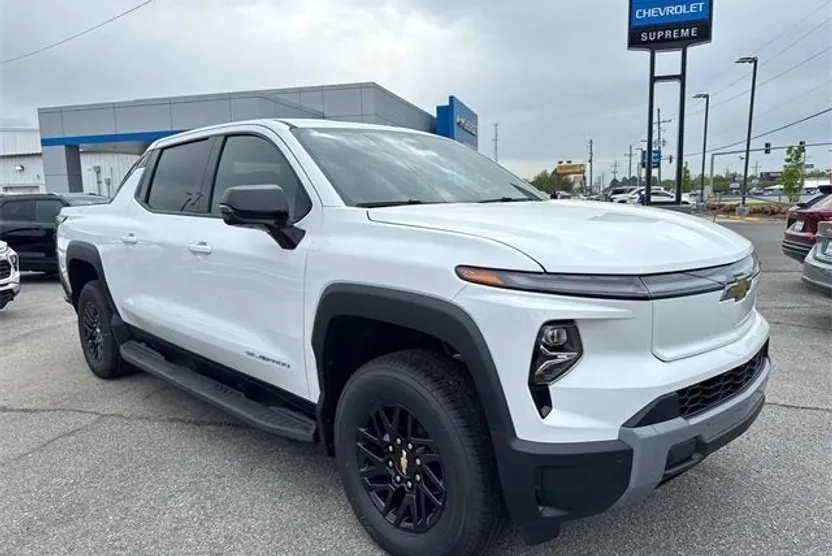 2025 Chevrolet Silverado EV LT photo 1