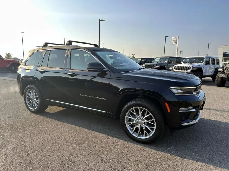 2022 Jeep Grand Cherokee Summit 4xe photo 1