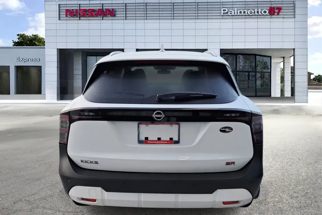 2025 Nissan Kicks SR photo 1