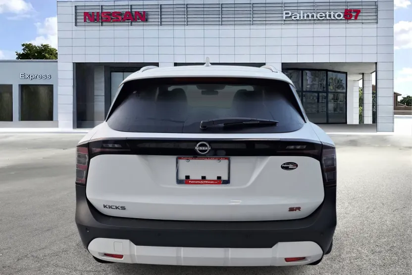 2025 Nissan Kicks SR photo 1