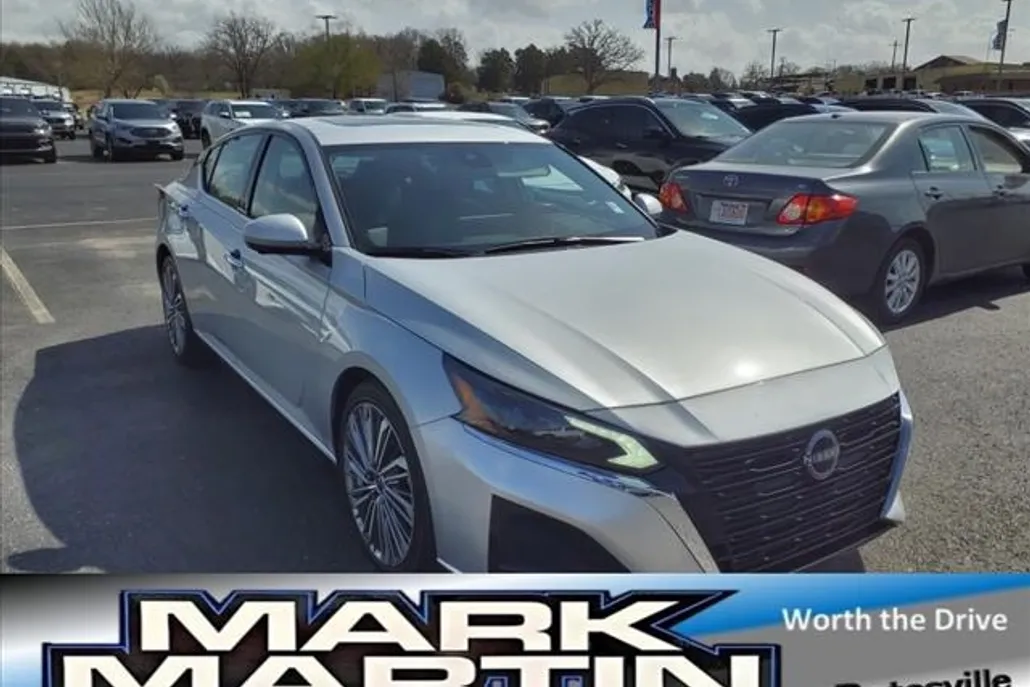 2023 Nissan Altima 2.5 SL photo 1