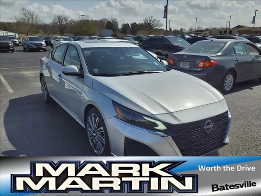 2023 Nissan Altima 2.5 SL photo 1